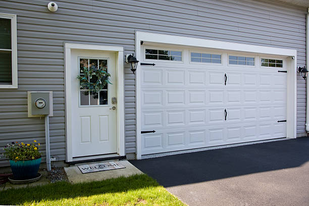 24/7 Emergency Garage Door Panel Replacement experts in Jonesboro, IN